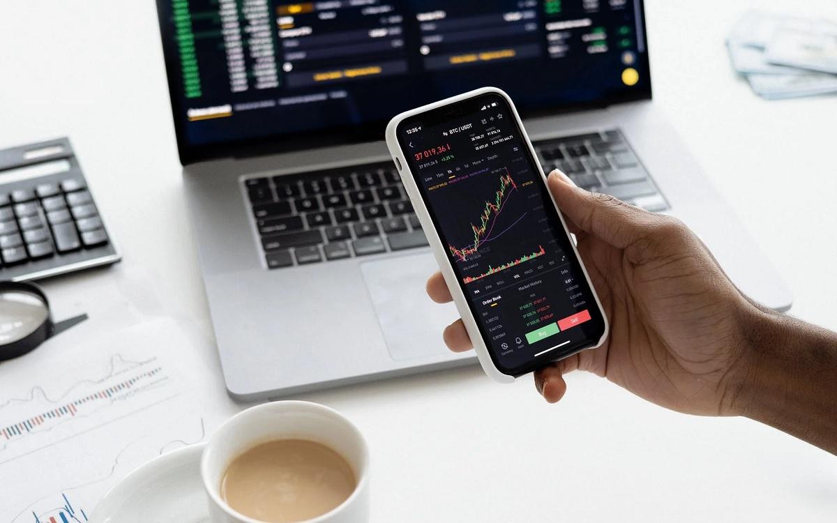 市场动荡冲击零售外汇经纪商股价：NAGA.com暴跌15%，Swissquote跌5%