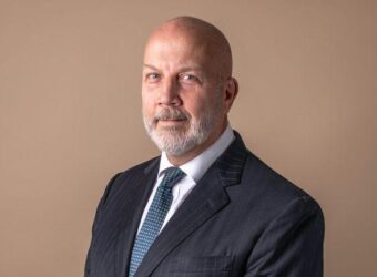 巴克莱集团首席运营官Alistair Currie离职，Craig Bright与Anne Marie Darling接任联席COO