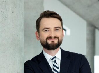 XTB 法务主管 Jakub Kubacki 撤回辞呈，继续担任管理董事会成员