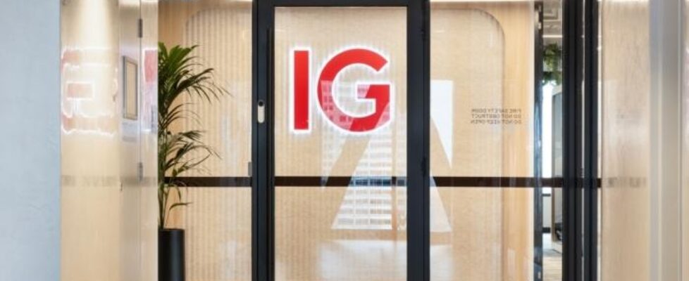 IG Group 2025财年创纪录营收1123百万英镑+加速客户增长！启动重大战略审查评估迁址上市地与并购机会