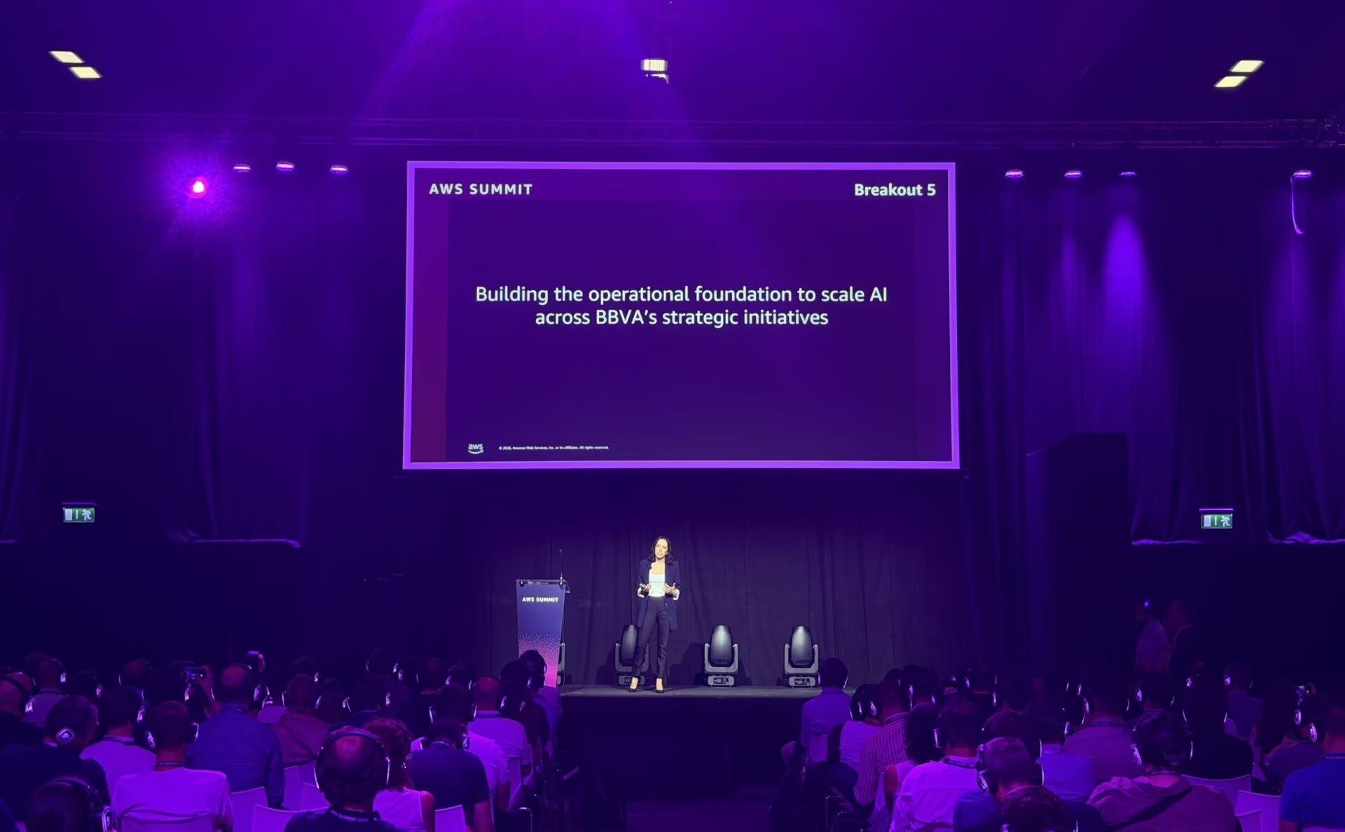 BBVA 携手 AWS 打造全新 MLOps 架构，加速集团 AI 解决方案落地