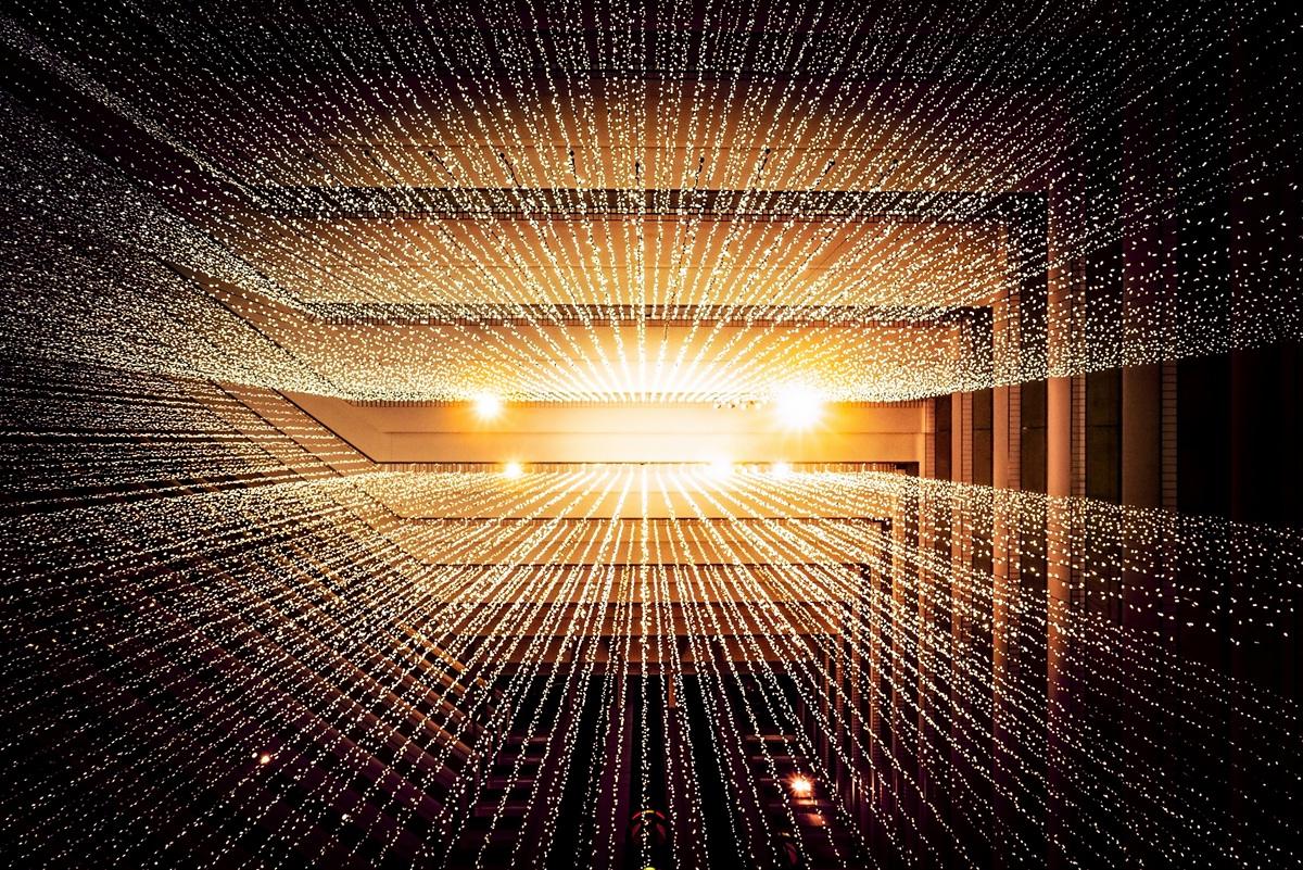 FTSE Russell 携手 MarketPsych 推出主题指数系列，覆盖 AI、量子计算等五大主题